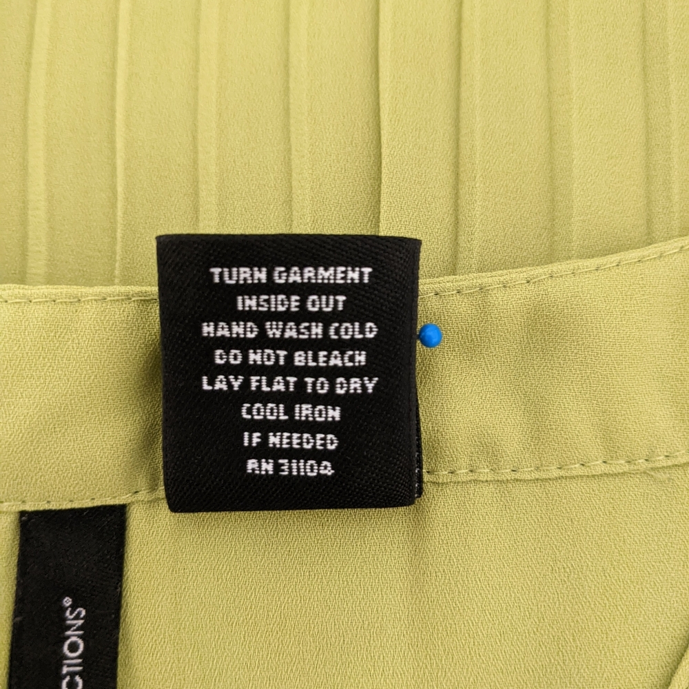 Pleated Back Top - Picture 5 of 6
